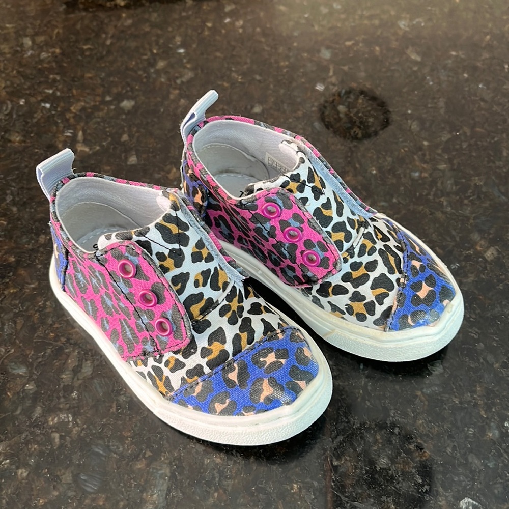 TOMS Tiny Botas Sneaker- SIZE T5